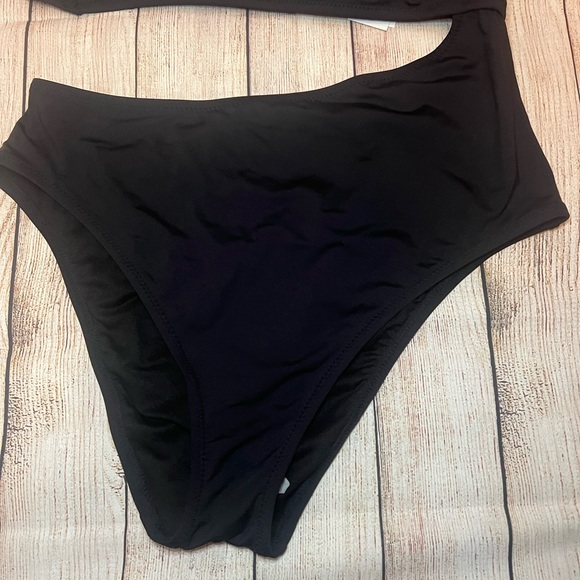 SALE-NWT Shade & Shore Women’s Bow Cut Out 1 Piece Swimsuit size XL (16) - Picture 9 of 13